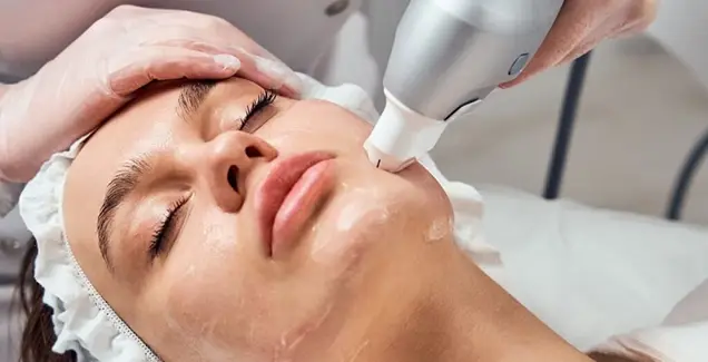 HIFU facial skin tightening session